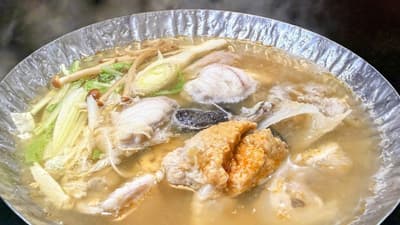Ryokan Okuyugawara Onsen "Tsubaki" Menawarkan Paket Gourmet Musim Dingin dengan Hot Pot Anko serta Nasi Kepiting, Kue, dan Ikura