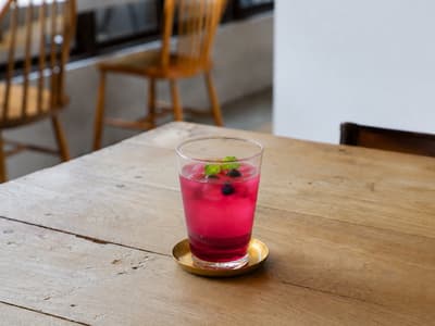 mumokuteki cafe KYOTO 自 7 月 2 日起再度推出人氣手作紅紫蘇汁
