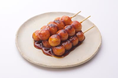 Toko Utama Isuzu Chaya Hanshin Umeda dari Akafuku Mulai Menjual Mitarashi Dango pada 11 November