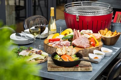 Courtyard by Marriott Tokyo Station lanza la cena "Shinshu Terroir BBQ" en una terraza frente a Ginza Chuo-dori