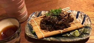 Melompat Izakaya di Naha, Okinawa: Nikmati Sendirian!