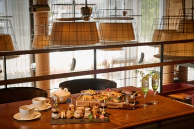 GRANADA SUITE on À TABLE in Nakasu Introduces Autumn Afternoon Tea with Chestnut, Pumpkin, and Caramel