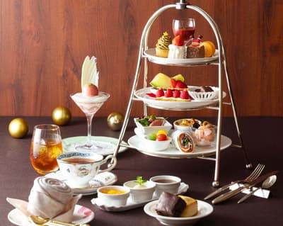 El Yokohama Bay Hotel Tokyu sirve un té de la tarde navideño con una mousse de Santa en la chimenea, del 1 al 25 de diciembre