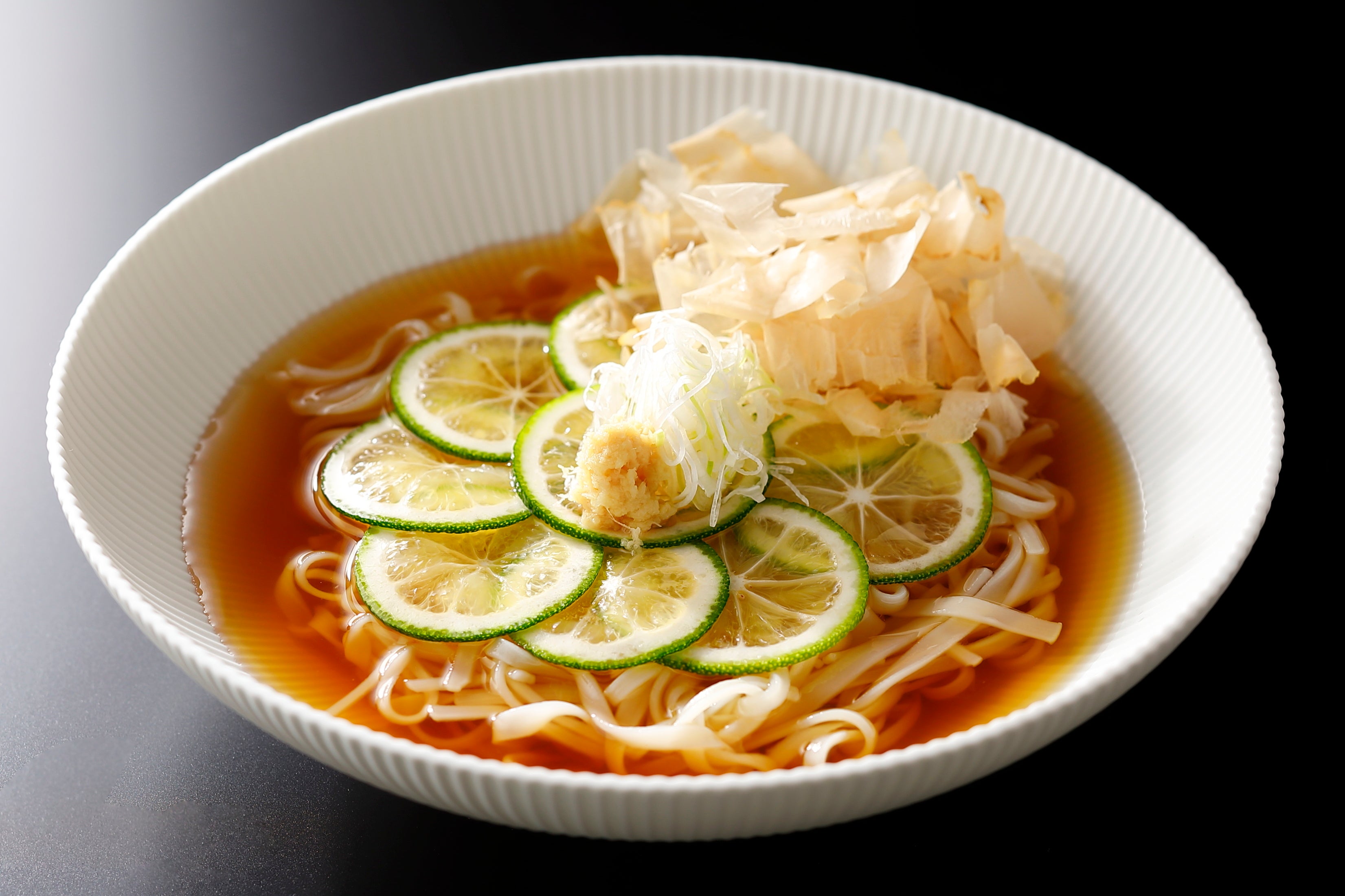 Udon frío de kabosu ya disponible para el verano en Senbazuru del Hotel New Otani Makuhari