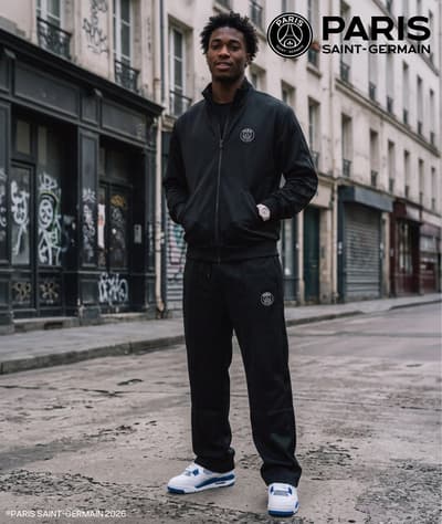 E-COME GROUP Meluncurkan Hoodie Full-Zip Paris Saint-Germain dengan Lambang Besar di Bagian Punggung