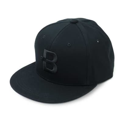 BRIDE Merilis Topi Flat Cap Baru yang Menampilkan Tanda B Khasnya