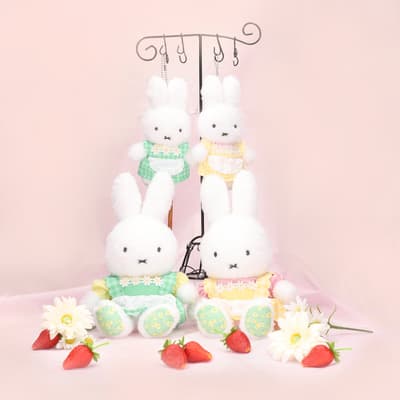 Flower Miffy 將於 2025 年 11 月 7 日推出迷人的洋甘菊主題玩偶和圍裙洋裝