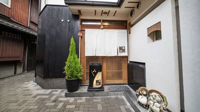 曾三次荣获Tabelog百强餐厅的祇园传奇牛排馆“Shingo”进驻银座 —— 将半个世纪的铁板烧文化带到东京