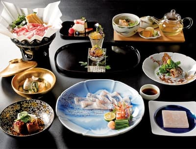 明治記念館「花がすみ」餐廳推出季節限定懷石料理，品嚐櫻鯛與春季山菜