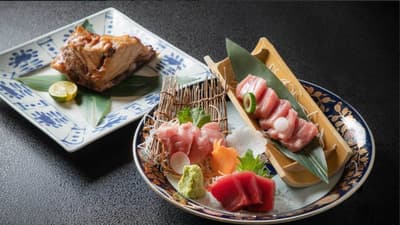 望樓 NOGUCHI 函館的鮪魚主題早餐 — 烤魚與生魚片，僅於春季供應