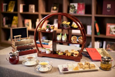 El Shiba Park Hotel presenta su "Té de la Tarde de Bienaventuranza" otoñal junto a 2.000 libros