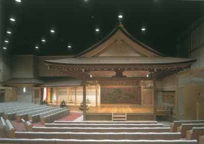 NHK Culture Kyoto Membuka Kursus Spesial di Teater Noh Kongo, Menjelajahi Pusaka Keluarga Kongo Bersama Sang Pewaris Muda