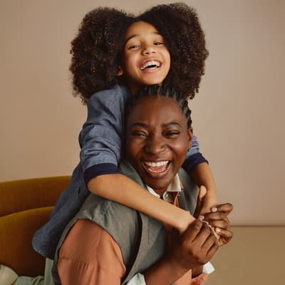 엠포리오 아르마니, 2026년 어머니날을 위한 세련된 기프트 셀렉션 공개