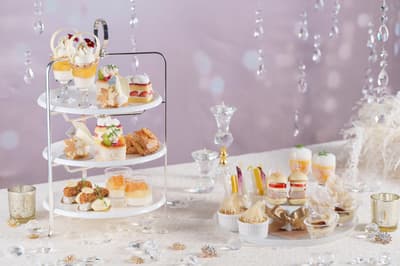El Westin Hotel Sendai sirve el té de la tarde navideño "Crystal Holidays" con siete dulces y cinco bocados salados
