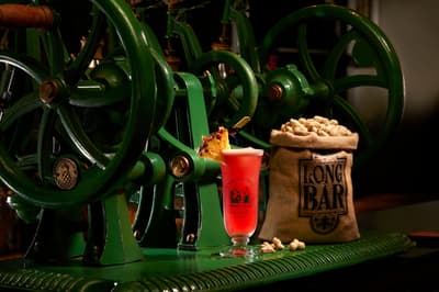 Raffles Hotel Singapore Merayakan Hari Jadi ke-111 Singapore Sling