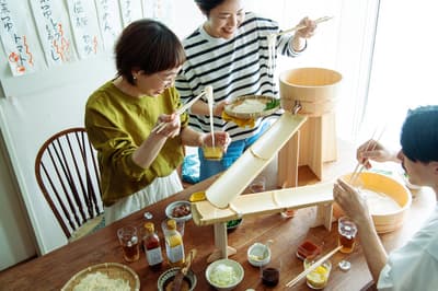 Nakagawa Masashichi Shoten lanza un auténtico set de somen de bambú para uso doméstico y al aire libre