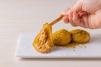 弁財天的「砂利麻糬」熱銷200萬個，全新開心果口味現已上市