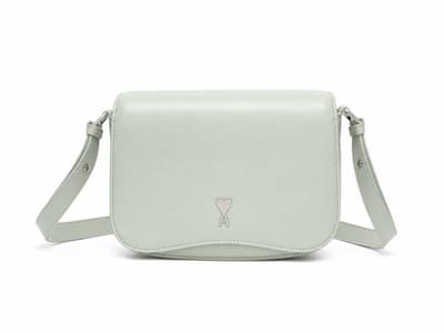 AMI PARIS presenta un color exclusivo para Japón en la línea "Paris Paris"