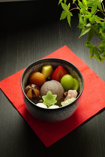 La histórica confitería "Ginza Tatsutano", fundada en 1895, reabre en Yokohama Motomachi