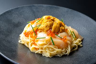 北海道意大利餐厅 Mia Bocca 推出夏季限定“特级海胆意面”，搭配北海道海胆、扇贝与鲑鱼籽