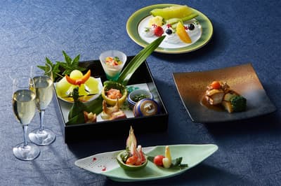 미토 프라자 호텔, 5월 아트리움 가든에서 일본식 이브닝 하이티 제공