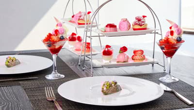 Limited-Time "Rose and Afternoon Tea Lunch" at THE RAY, Rihga Royal Hotel Osaka