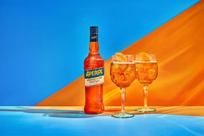 Aperol 首次煥新其標誌性瓶身設計