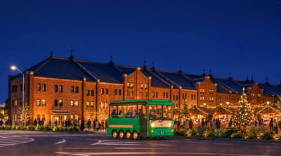 OMO7 Yokohama celebra su primera "Navidad Legendaria" con un paseo iluminado, un árbol de Navidad en la gran escalinata y un parfait de Stollen