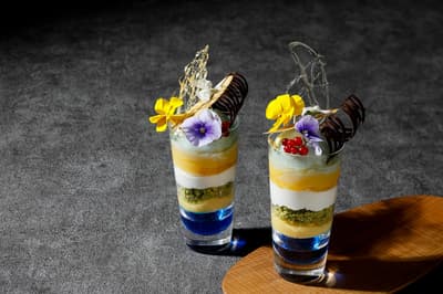 Grand Nikko Tokyo Daiba Presents a Summer Night Parfait with White Peach and Blue Curaçao (July 1–August 31, 2026)