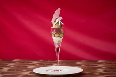 Strings Hotel Nagoya Menghadirkan Parfait Mont Blanc Kastanye Jepang untuk Perayaan Ulang Tahun ke-10