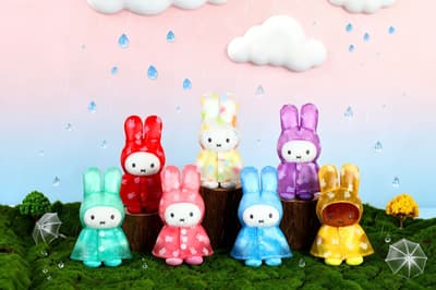 พวงกุญแจตุ๊กตา Miffy ชุดกันฝนใหม่วางจำหน่ายแล้วบน Pinkoi พร้อมเสื้อโค้ทที่ถอดออกได้