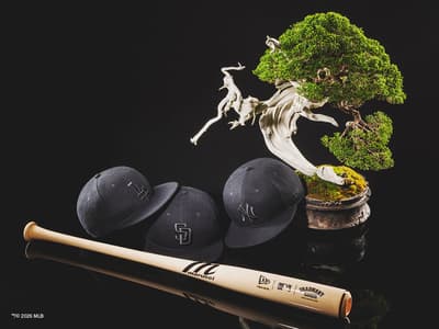 NEW ERA가 atmoscon 2026에서 MLB × TRADMAN’S BONSAI 한정 캡과 분재 워크숍을 선보입니다