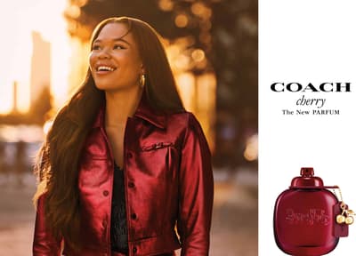 Coach convierte su icónico motivo de cereza en una fragancia con el nuevo "Coach Cherry Parfum"