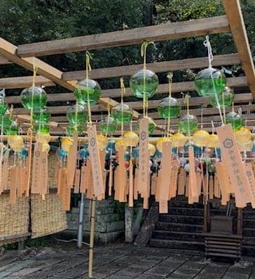 Isebe Kakimoto Shrine in Wakayama Hosts Wind Chime Festival With 200 Kishu Lacquerware Chimes This Summer