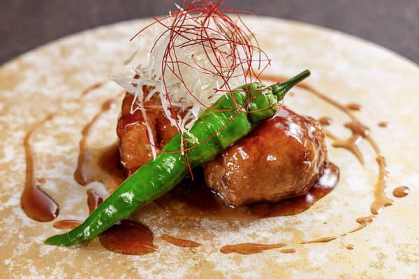 Chef's original two-colour black vinegar sweet and sour pork with lychee aroma