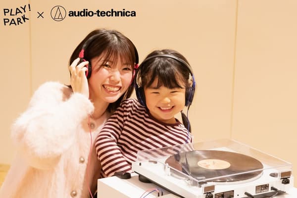 孩子们参加声音舞蹈工作坊