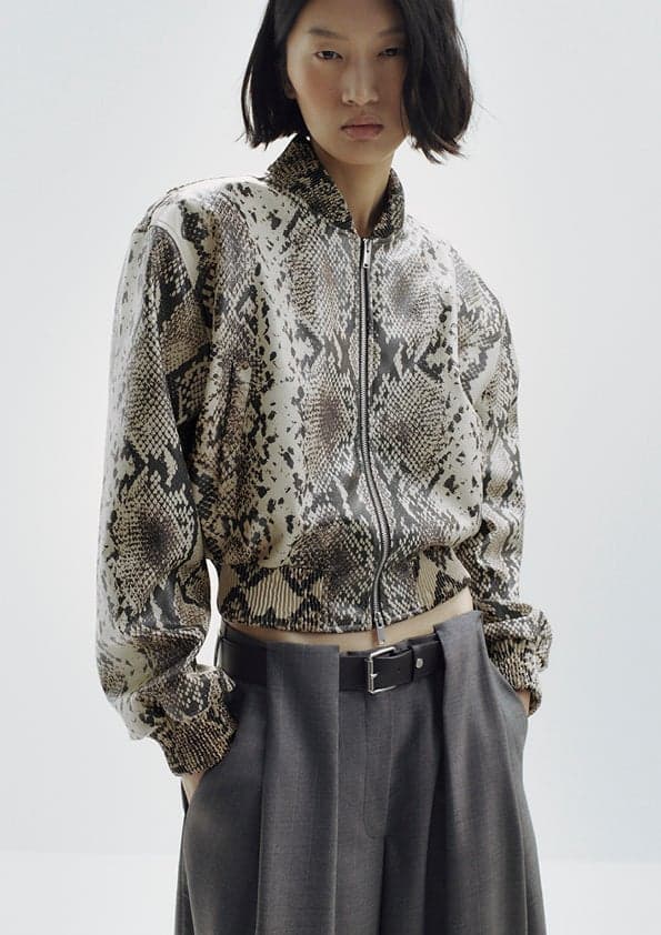 Stella McCartney × H&M: แจ็กเก็ต ¥24,999 / กางเกง ¥16,999