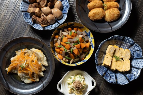From midnight, daily-changing obanzai dishes are served alongside the regular menu