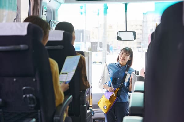 OMO Rangers引導住客前往山頂