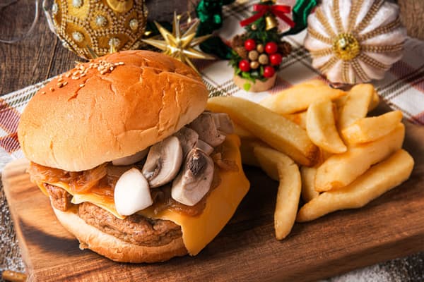 Set de hamburguesa con queso y champiñones