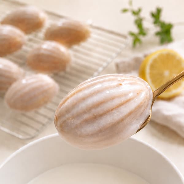 Toshi Yoroizuka Lemon Cake packaging and presentation