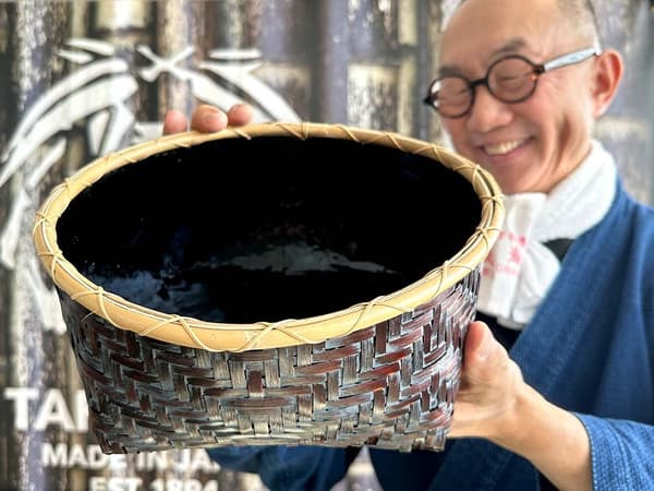 Keranjang sumitori bertepi rotan hitam