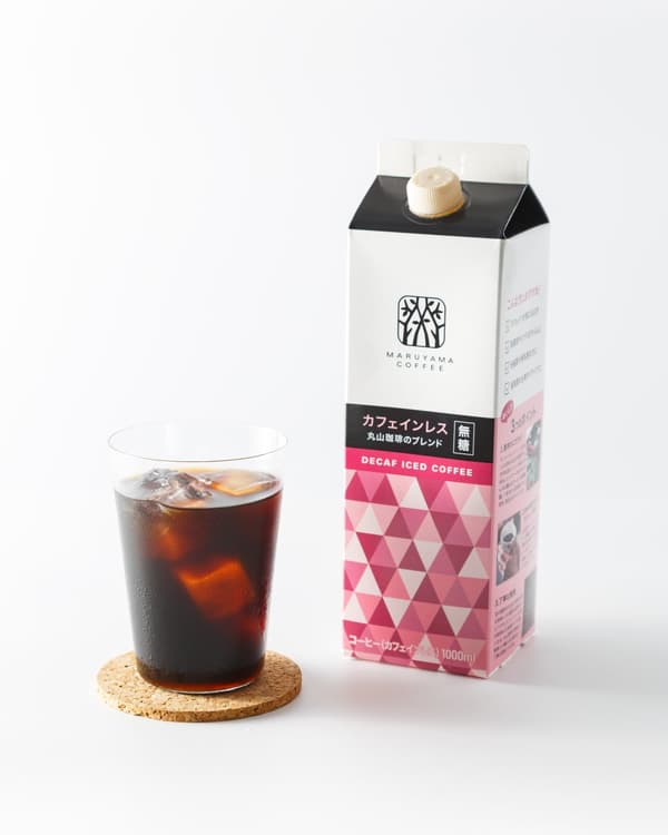 無咖啡因丸山咖啡配方冰咖啡紙盒與玻璃杯