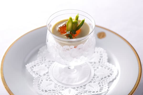 冷制清汤与芦笋奶油汤