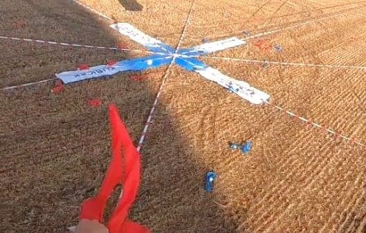 飞行员在投掷飞镖到目标时的视角