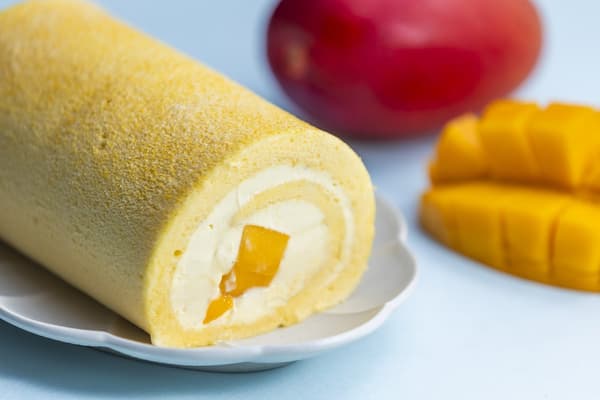Mango roll cake