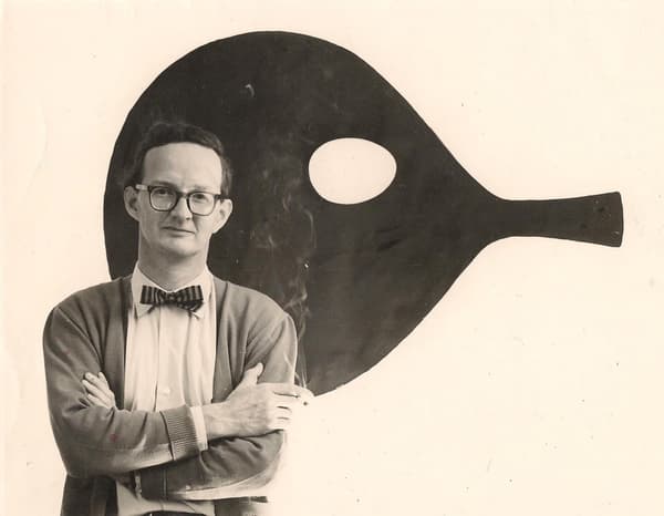 Stig Lindberg ขณะโปรโมทนิทรรศการ 
