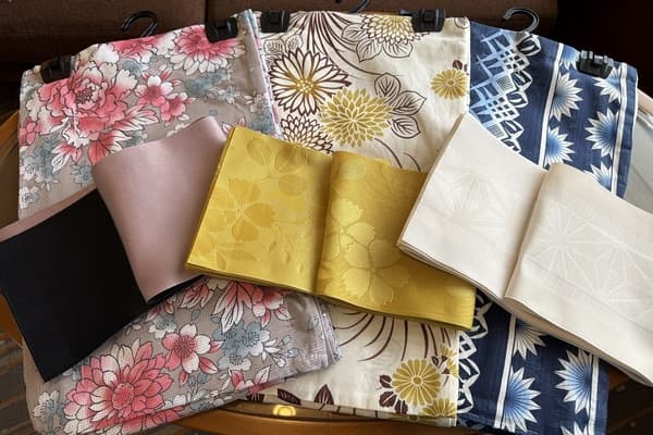 Guests can choose from about 120 women's and 20 men's new yukata in the Get-to-Keep Yukata Plan