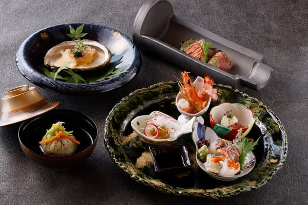 在 THE PASONA 供应的日式套餐料理