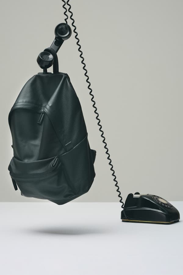 黑色皮革日用背包